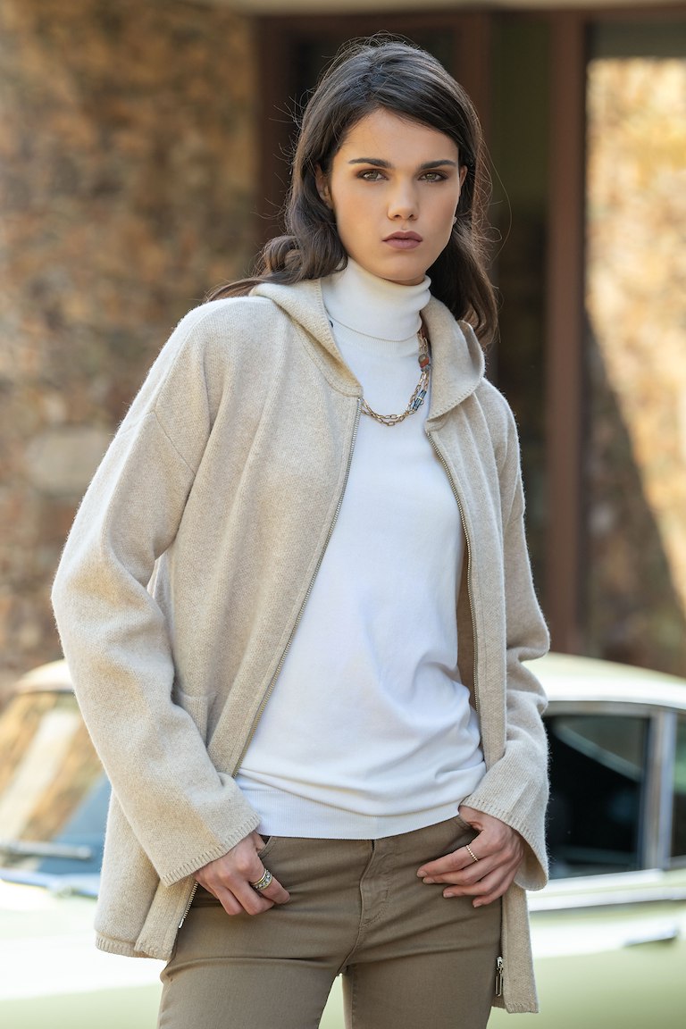 Knit jacket w/hood 80%wool 20%polya