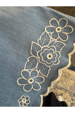 7/8 Jeans with embroidery 90%cot, 8%pol, 2%ela